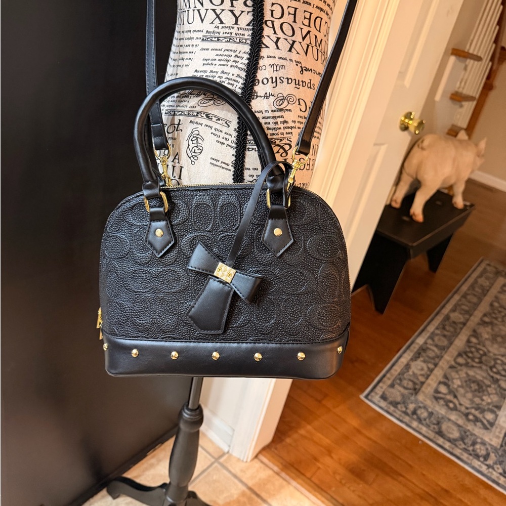 Elegant‎ Black Handbag with Gold Accents